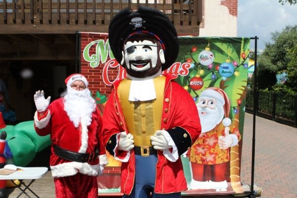 Jolly Roger Christmas In July 2018 Santa 1